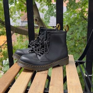 doc martens big kid (size 34)